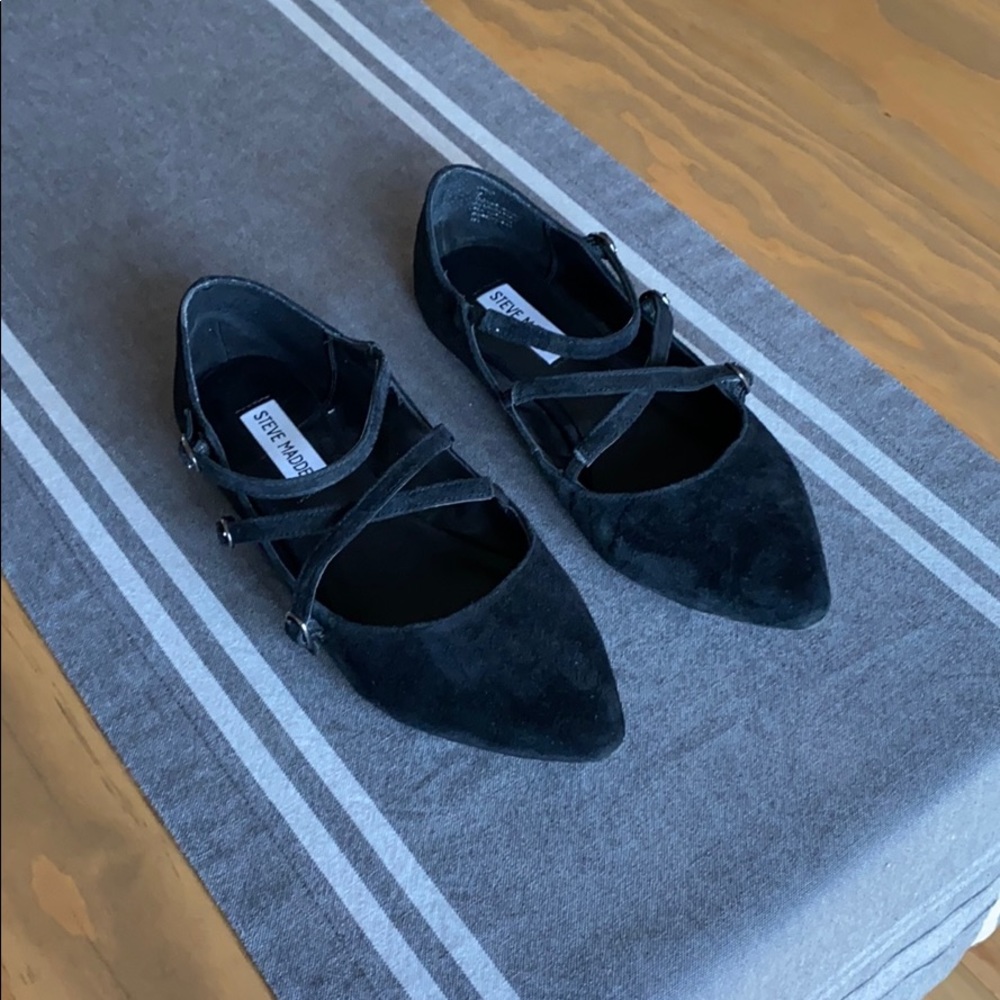 Steve Madden - Black Flats